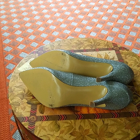 Shoes - Picture 4 of 4